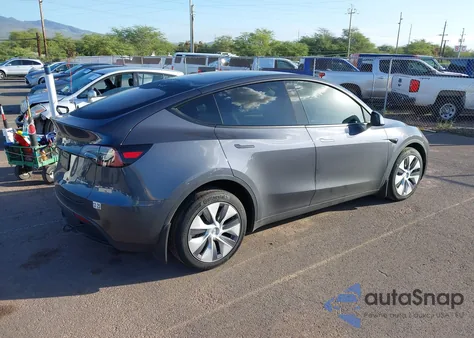 2023 Tesla Model Y Awd/Long Range Dual Motor All-Wheel Drive z USA, uszkodzony, nr VIN 7SAYGDEE0PF928836